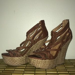 SZ 7 BROWN WEDGES